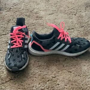 Black and grey polka dot shoes with pink try and shoe laces.